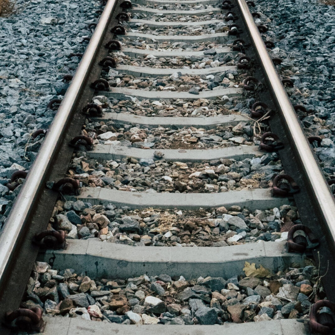 iron & steel rail tracks